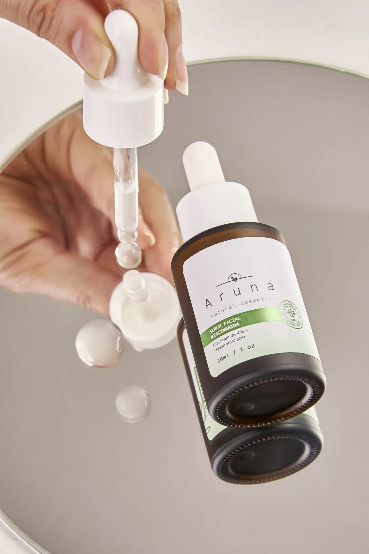 Serum facial: Niacinamida 4% + Acido hialurónico 2%
